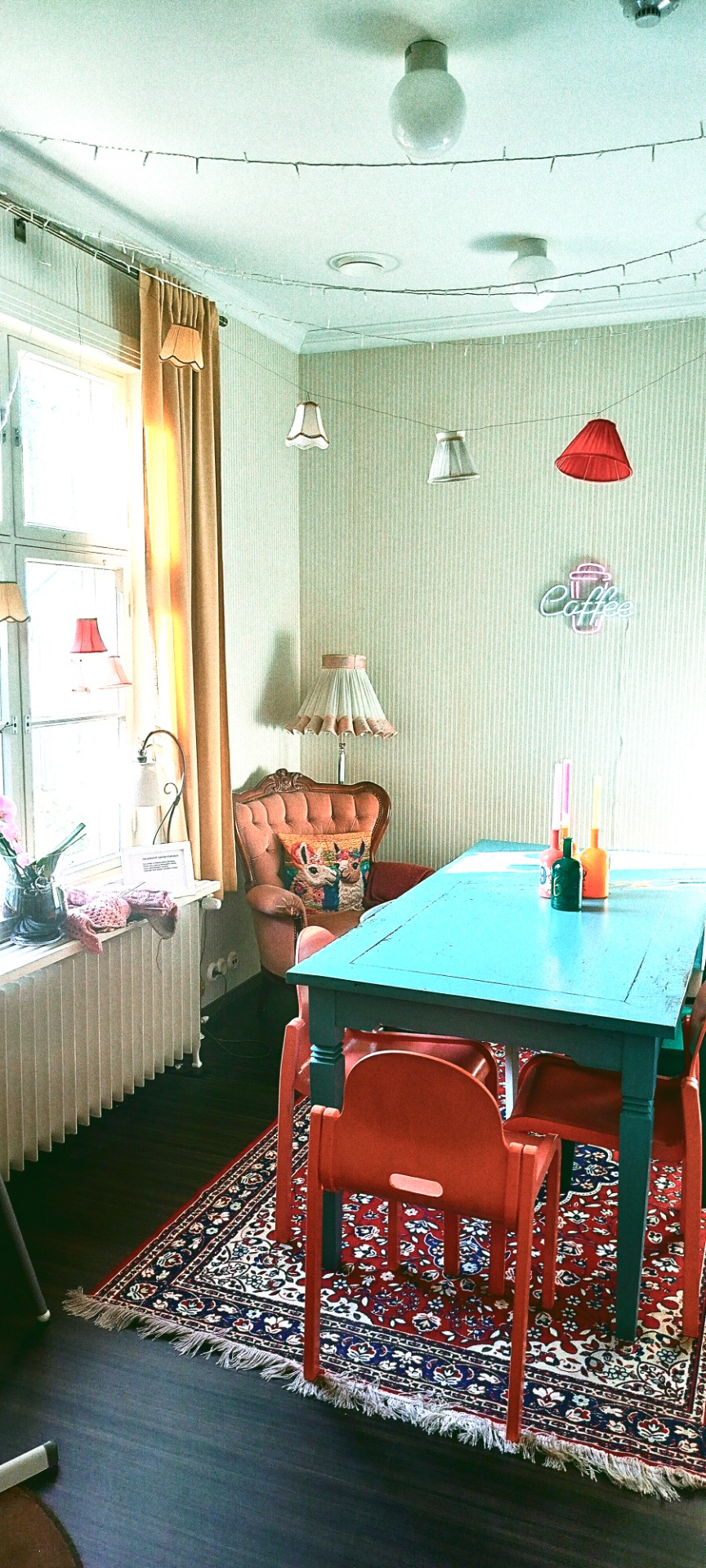 8 henkilön kabinetti
